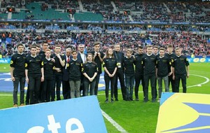 Jeune arbitre pour le club de l’US Cosne et élève de la section sportive arbitrage du lycée Fourier Quentin PINET a foulé la pelouse du Stade de France à l’occasion de la finale de la Coupe de la Ligue, samedi 23 avril.