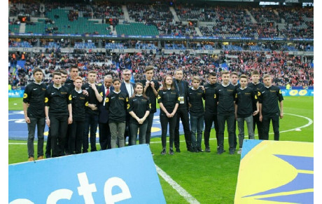 Jeune arbitre pour le club de l’US Cosne et élève de la section sportive arbitrage du lycée Fourier Quentin PINET a foulé la pelouse du Stade de France à l’occasion de la finale de la Coupe de la Ligue, samedi 23 avril.