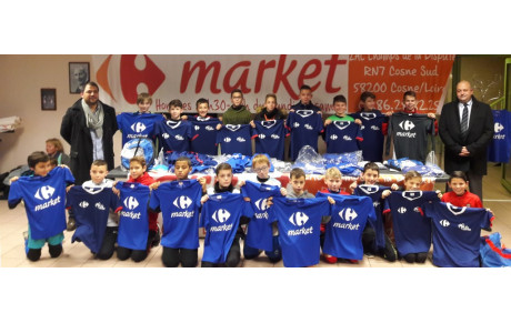 Le Père Noël est passé chez les  jeunes footeux cosnois...