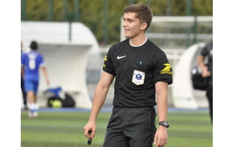 Garçon ? Fille ?  Jeune d’au moins 13 ans , adulte confirmé ? Et si tu devenais arbitre de foot ?
